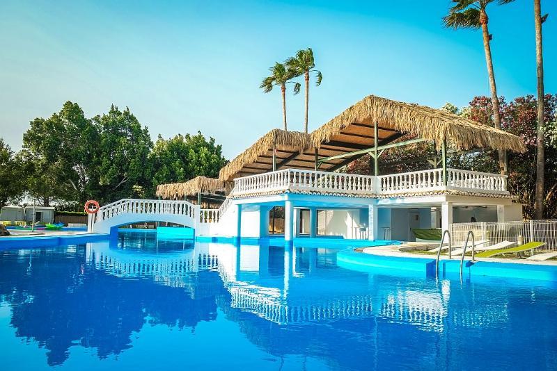 Tu&Me Resort - Adults Only 간디아 외부 사진